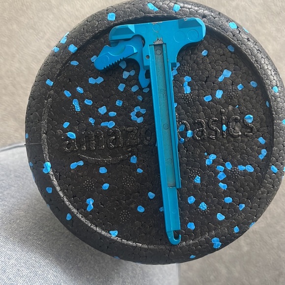 Blue airsoft m4 charging handle - Picture 3 of 3